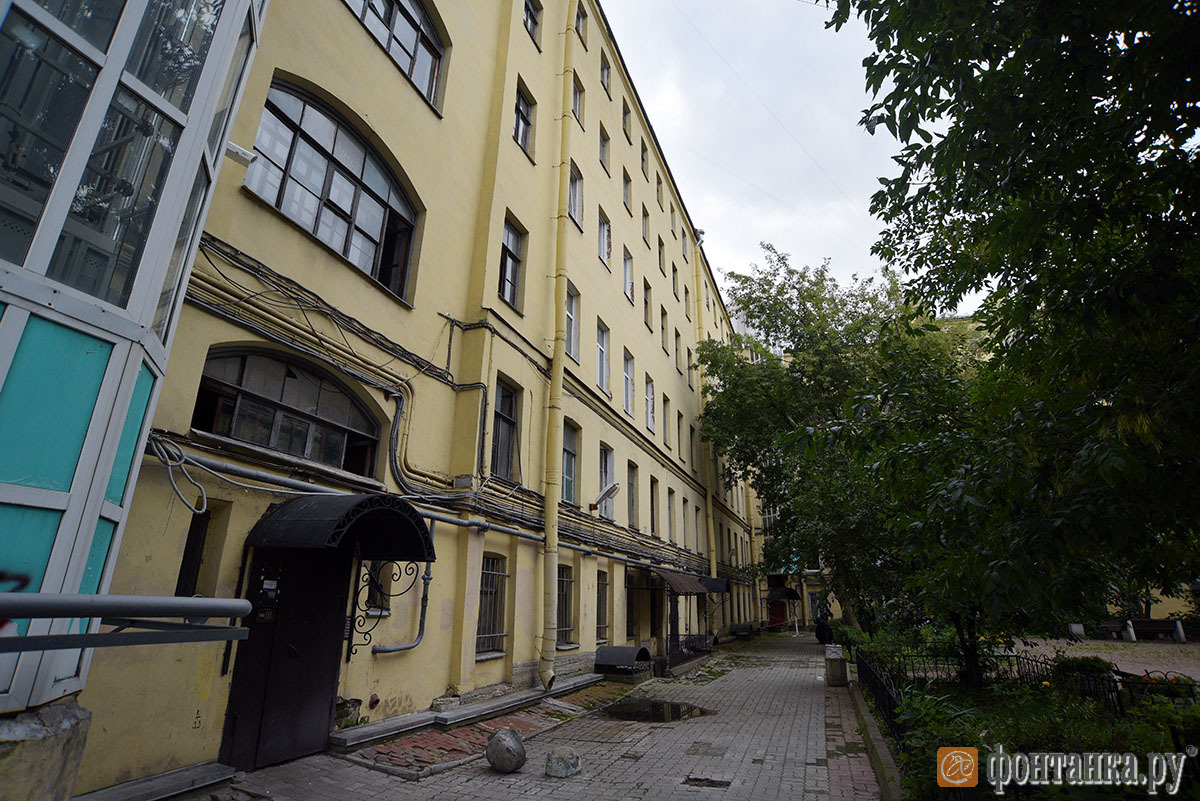 Жилой дом на Английском проспекте, 17-19